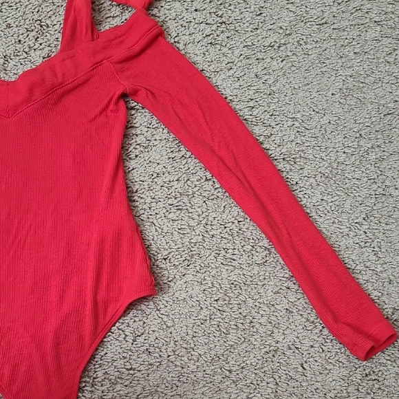 Express Fittes Long Sleeve Tie Shoulder Bodysuit - Picture 5 of 15